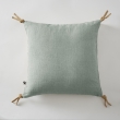 Coussin déhoussable avec pompons en lin lavé 45 x 45 cm soline Eucalyptus, image n° 1